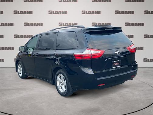 2018 Toyota Sienna LE
