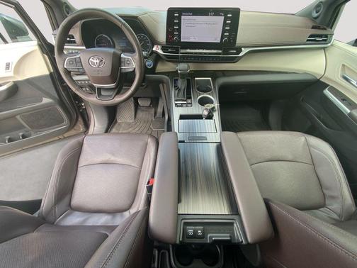 Predawn Gray Mica 2023 Toyota Sienna Platinum 7 Passenger