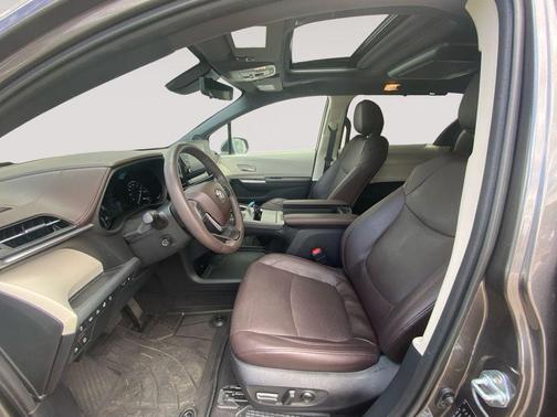 Predawn Gray Mica 2023 Toyota Sienna Platinum 7 Passenger