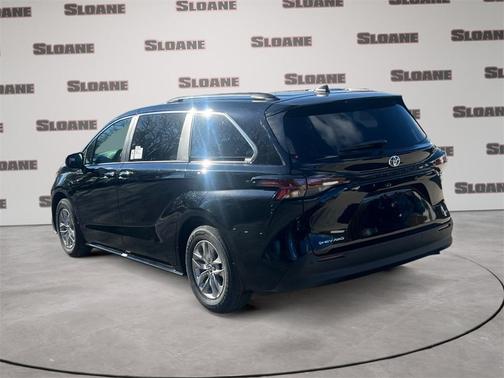 2025 Toyota Sienna XLE