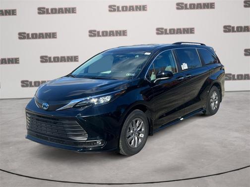 2025 Toyota Sienna XLE