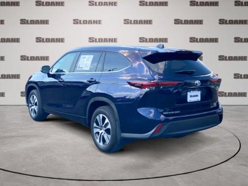 Gray 2024 Toyota Highlander XLE