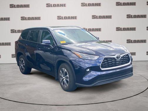 Gray 2024 Toyota Highlander XLE