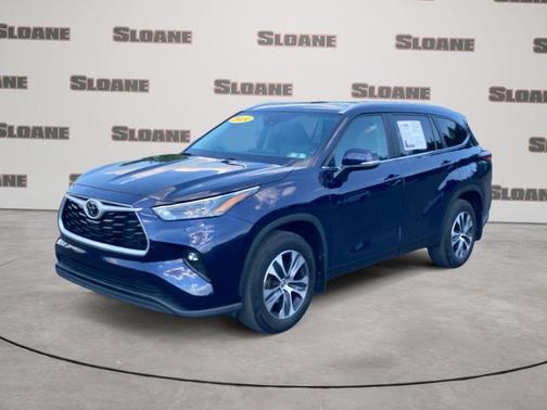 Gray 2024 Toyota Highlander XLE
