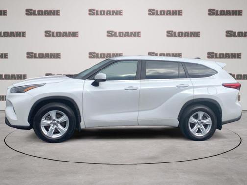 Pearl 2023 Toyota Highlander LE