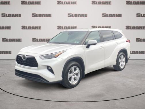 Pearl 2023 Toyota Highlander LE