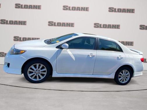 Super White 2009 Toyota Corolla S