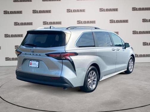 2022 Toyota Sienna XLE 7 Passenger