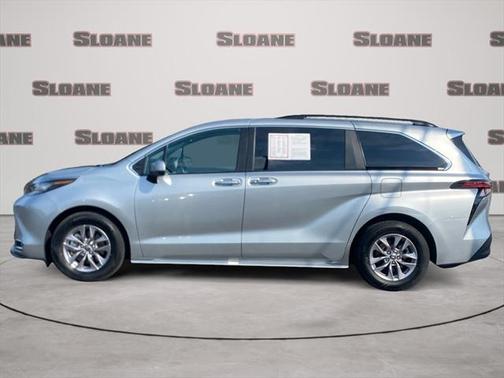 2022 Toyota Sienna XLE 7 Passenger