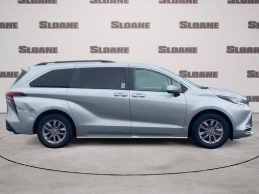 2022 Toyota Sienna XLE 7 Passenger
