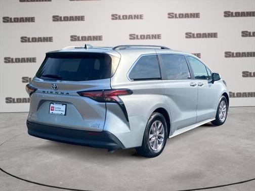 2022 Toyota Sienna XLE 7 Passenger