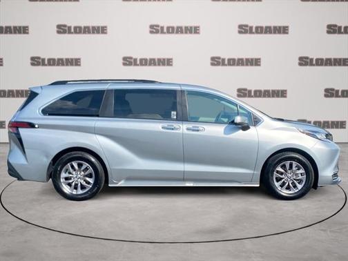 2022 Toyota Sienna XLE 7 Passenger