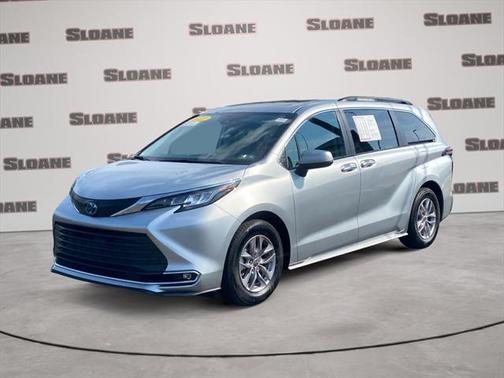 2022 Toyota Sienna XLE 7 Passenger
