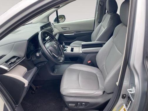 2022 Toyota Sienna XLE 7 Passenger