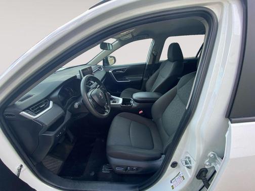 Ice Cap 2024 Toyota RAV4 XLE