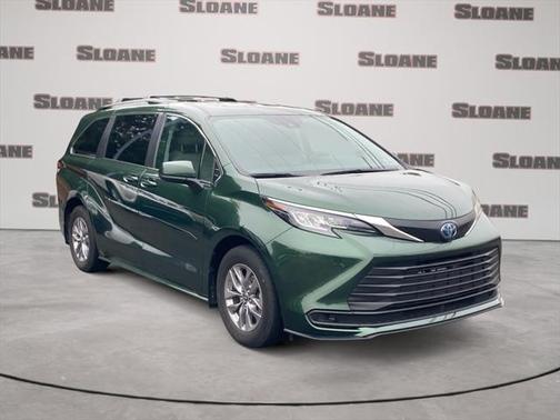 2022 Toyota Sienna LE