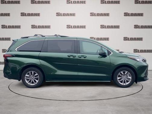 2022 Toyota Sienna LE