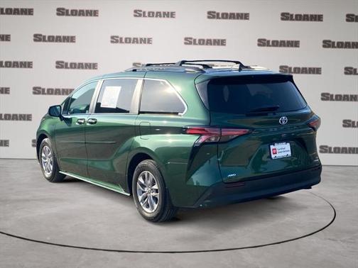 2022 Toyota Sienna LE