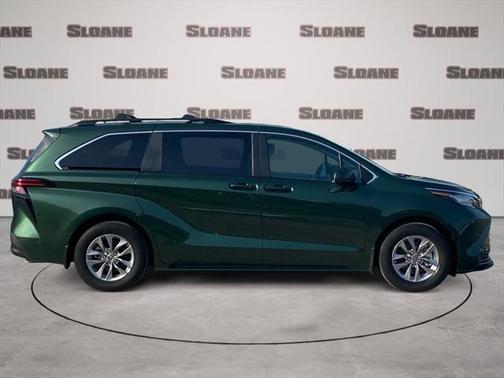 2022 Toyota Sienna LE