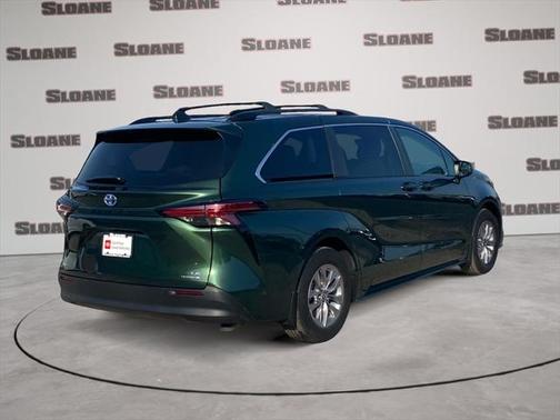 2022 Toyota Sienna LE