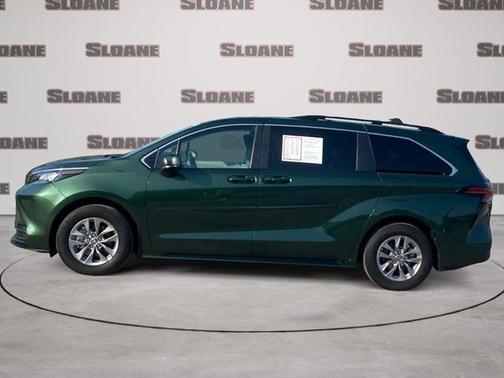 2022 Toyota Sienna LE