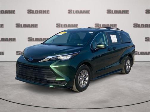 2022 Toyota Sienna LE