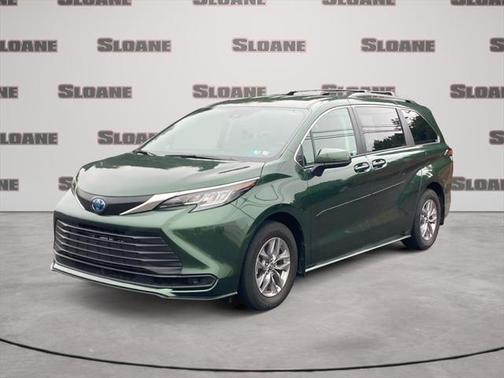2022 Toyota Sienna LE