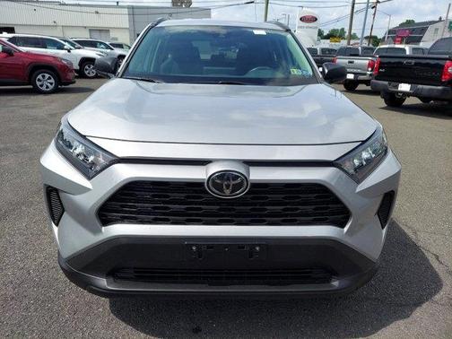 Photo 2 of 27 of 2019 Toyota RAV4 LE