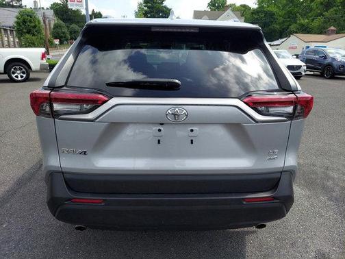 Photo 5 of 27 of 2019 Toyota RAV4 LE