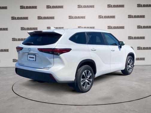 Wind Chill Pearl 2023 Toyota Highlander XLE