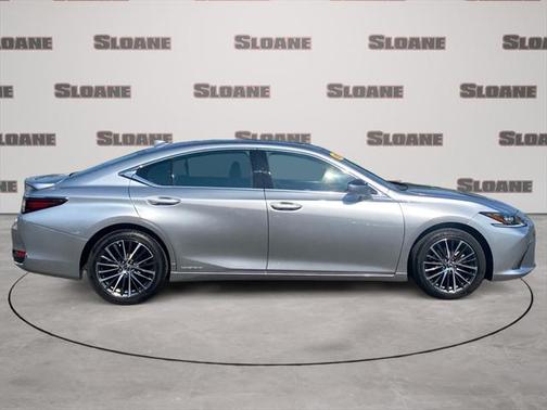 2022 Lexus ES 300h Base