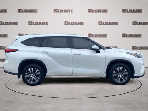 Wind Chill Pearl 2022 Toyota Highlander XLE