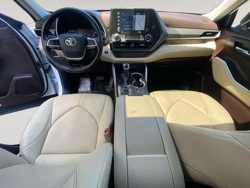Wind Chill Pearl 2022 Toyota Highlander XLE
