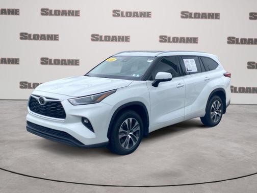 Wind Chill Pearl 2022 Toyota Highlander XLE