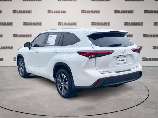 Wind Chill Pearl 2022 Toyota Highlander XLE