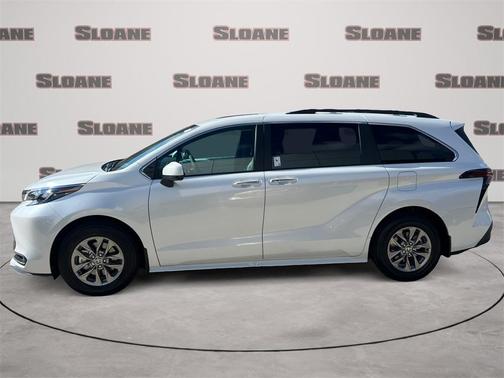 2025 Toyota Sienna XLE 8 Passenger