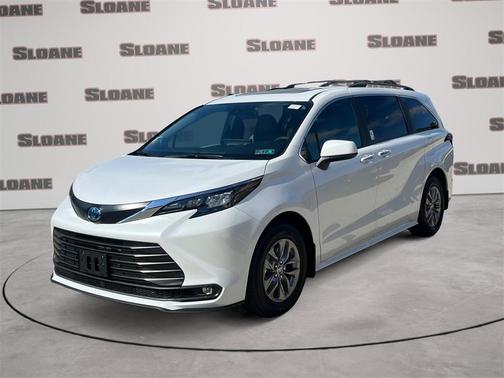 2025 Toyota Sienna XLE 8 Passenger