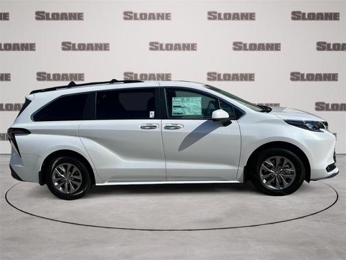 2025 Toyota Sienna XLE 8 Passenger