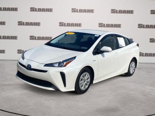 Blizzard Pearl 2019 Toyota Prius LE