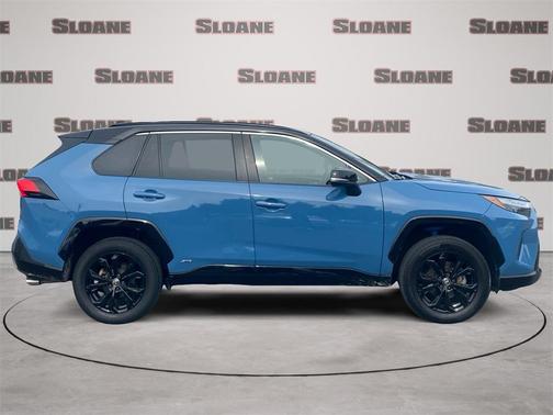 2022 Toyota RAV4 Hybrid SE