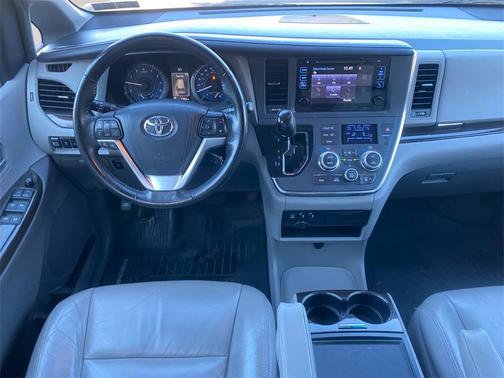2017 Toyota Sienna XLE