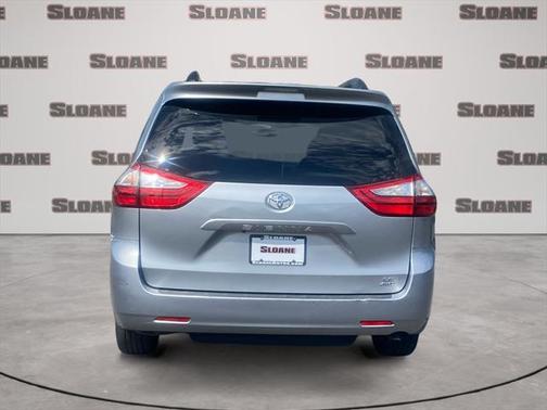 2016 Toyota Sienna LE