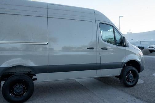 2025 Mercedes-Benz Sprinter 2500 Standard Roof