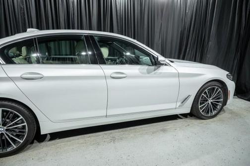2021 BMW 530 530i