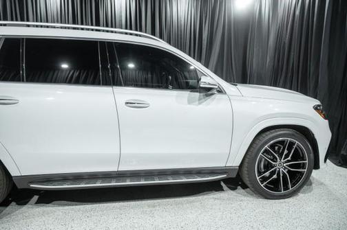 MANUFAKTUR Moonlight White Metallic 2025 Mercedes-Benz GLS 580 4MATIC