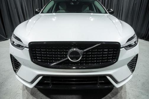 2024 Volvo XC60 Recharge Plug-In Hybrid T8 Ultimate Dark Theme