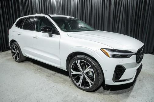 2024 Volvo XC60 Recharge Plug-In Hybrid T8 Ultimate Dark Theme