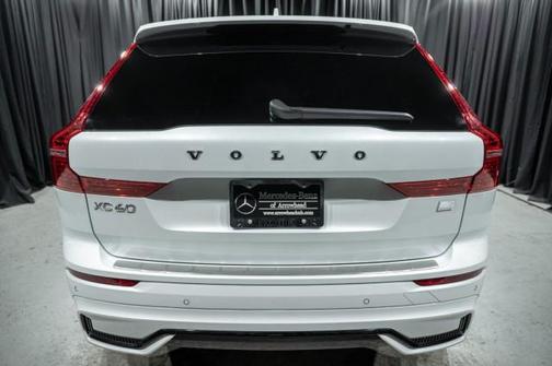 2024 Volvo XC60 Recharge Plug-In Hybrid T8 Ultimate Dark Theme