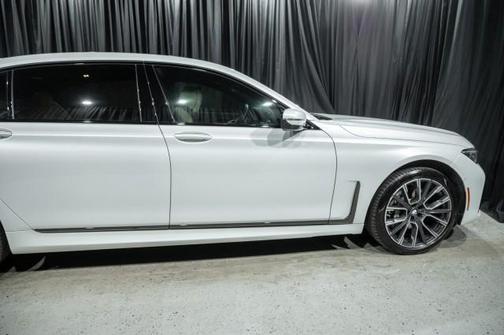 2021 BMW 740 740i