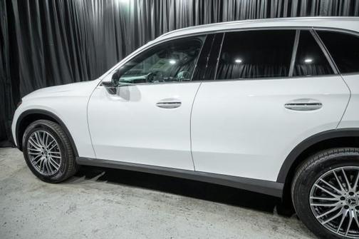 2025 Mercedes-Benz GLC 300 Base